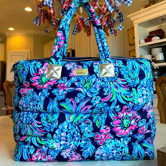 Lilly Pulitzer Handbags - Lilly Pulitzer Puffer Weekend Tote 🍍🛍🍍🛍EUC